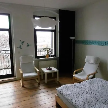3R-Fewo-Bis-9-Personen-Zentral-T4 * Dresden